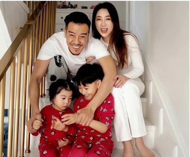 海一天:不靠当领导的父亲,46岁才走红,娶二婚妻子待继子如亲生