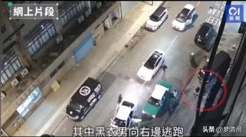香港黑帮争斗，古惑仔当街“火拼”砍人，900名港警开始反黑行动