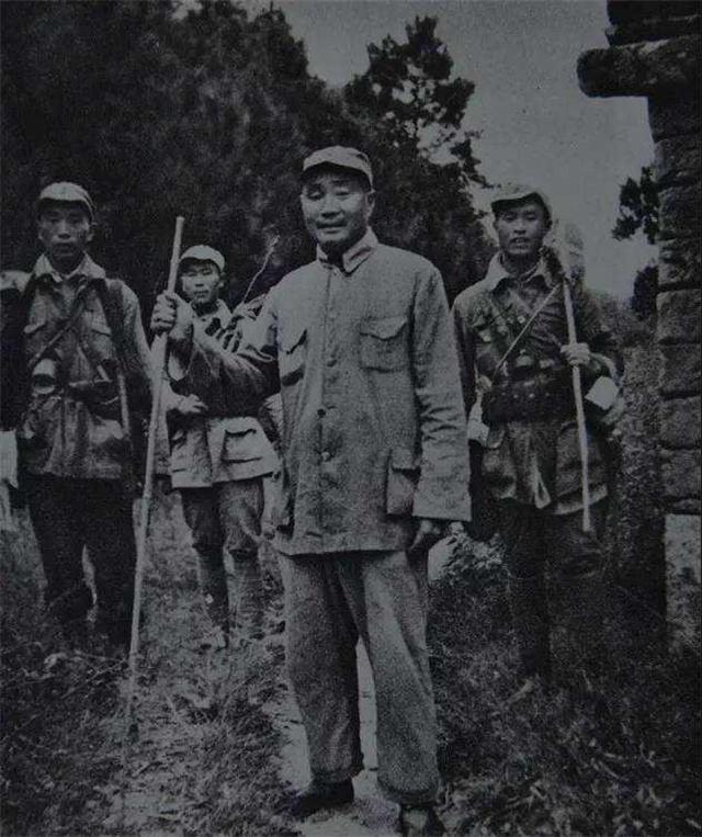 1986年刘伯承病逝，邓小平看到治丧委员会名单后，顿时脸色大变