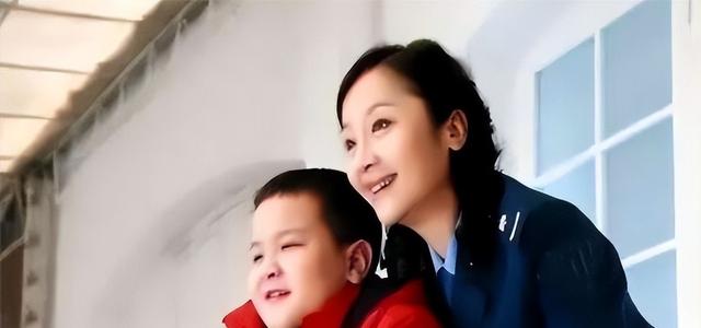 同是王新军儿子,前妻生的和后妻生的一对比,差距太明显了