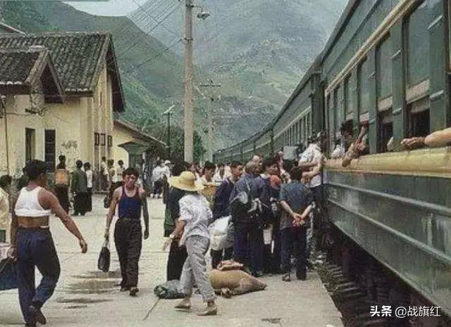 孙排长郁闷归队,火车一个急刹车,意外撞到“林妹妹”