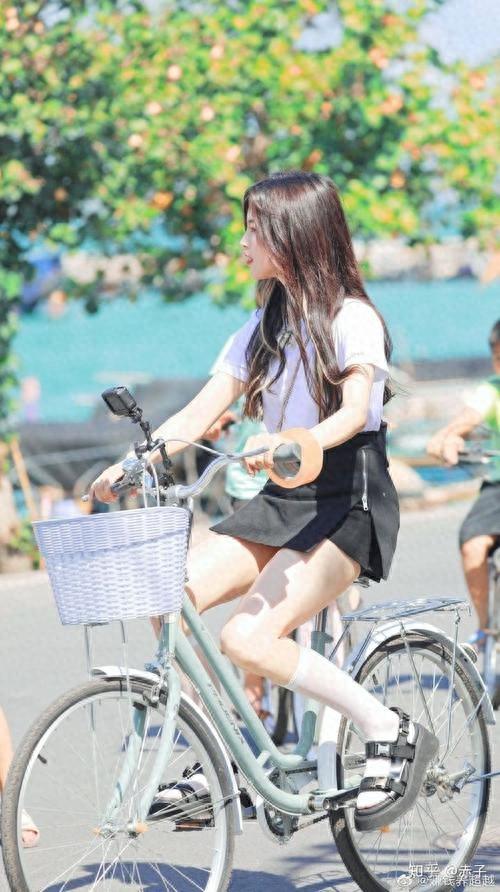 杨超越白丝写真