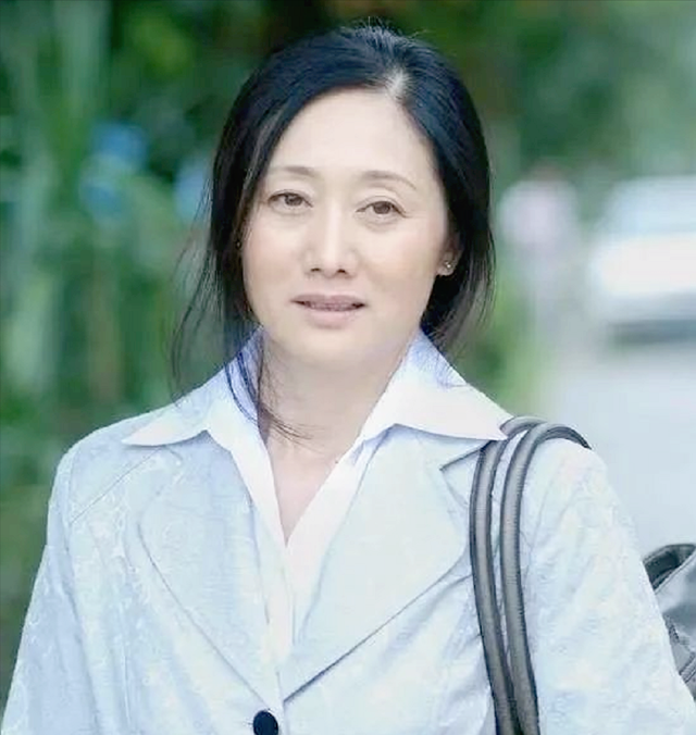 知名演员娟子:凭“令妃”大火,出道多年无绯闻,57岁越活越优雅