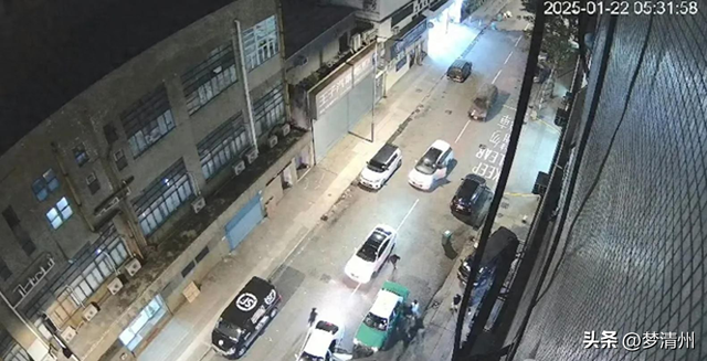 香港黑帮争斗，古惑仔当街“火拼”砍人，900名港警开始反黑行动