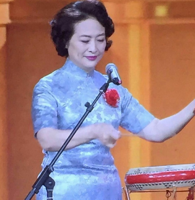 原来他就是许娣的老公，结婚40年甘当家庭煮夫，地位比许娣还高