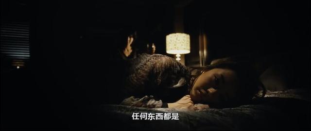 女佣附身清洗浴缸却不知男主已悄然进入,韩国人性片《下女》
