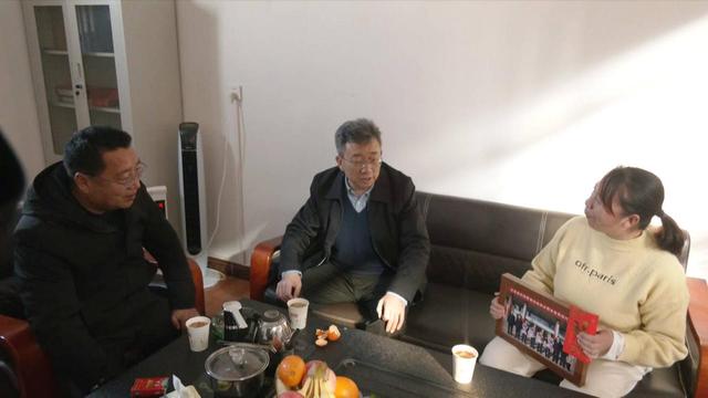 赵彦民走访慰问省级劳模、困难群众