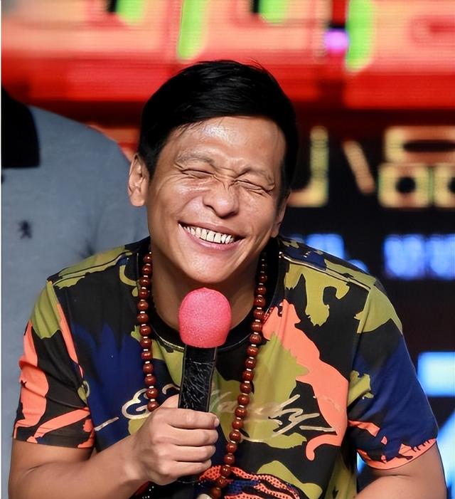 男人有钱就变坏?结婚七年成名之后却坚决原配离婚,如今他后悔不