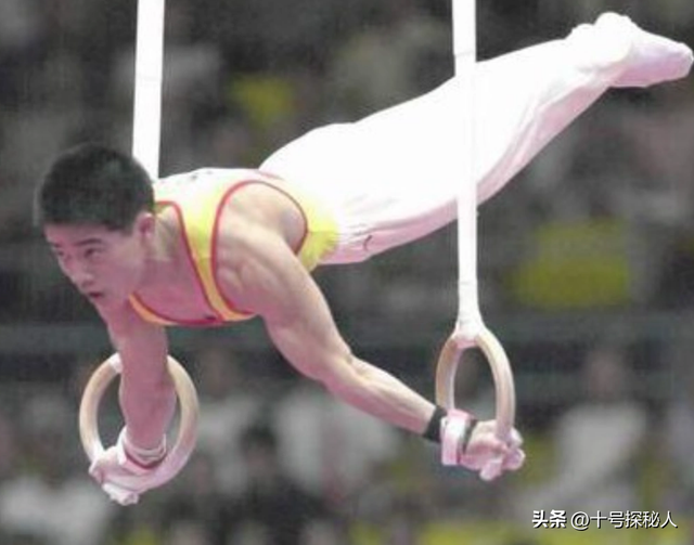 他是体操冠军，却因多次行窃被判入狱，靠街头卖艺乞讨为生