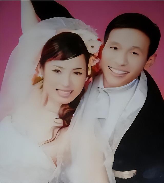 男人有钱就变坏?结婚七年成名之后却坚决原配离婚,如今他后悔不