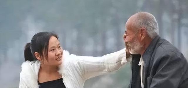 最美女教师葛红花,34年前被一对光棍兄弟收养,为报恩至今未婚