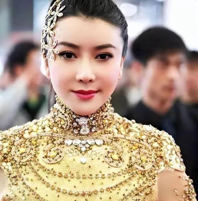 金瓶梅“龚玥菲”:身材堪称精品,凹凸有致,火辣爆棚