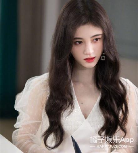 孟佳承认戴假发片赢好感,孔雪儿戴假发片如在逃公主,想整个戴戴
