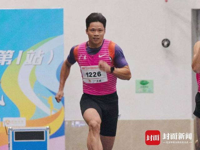 苏炳添2024年的赛季首秀 60米6秒66摘银丨图集