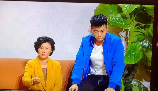 赵本山最帅的徒弟：32岁上大学，现在成教授，与老婆低调恩爱23年