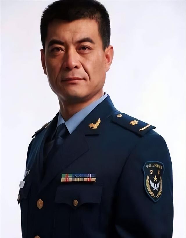 同是王新军儿子,前妻生的和后妻生的一对比,差距太明显了