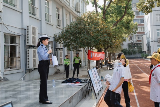 数据说话 行动表达 感官活跃,“丽斯交通课堂”带来交通安全教育超级课堂