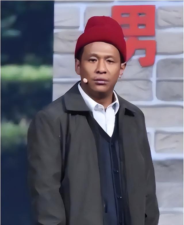 男人有钱就变坏?结婚七年成名之后却坚决原配离婚,如今他后悔不
