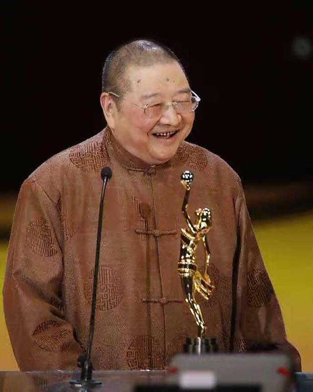 著名作家倪匡去世，享年87岁，著有卫斯理系列，曾为金庸代笔《天龙八部》