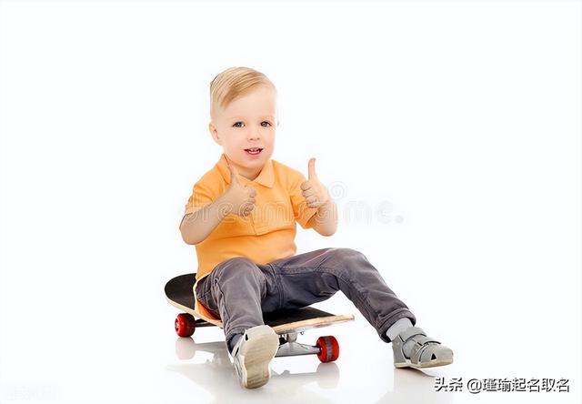 2022年带有“澈”字的男孩名,有着光明磊落,心思纯净的美好寓意