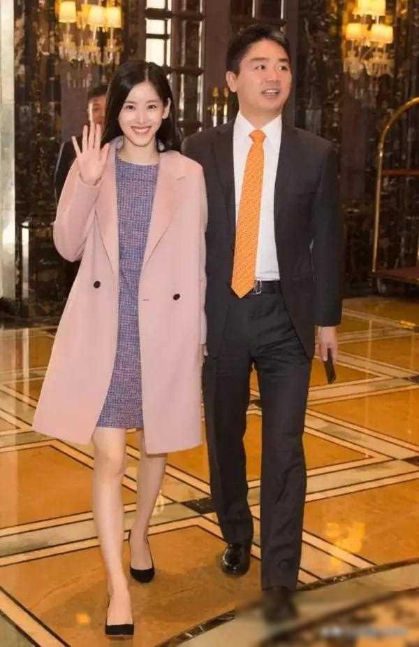 华晨宇:我爸华福雄身价100亿,王思聪:我爸王健林,身价11