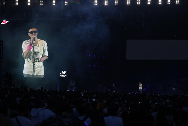 “摇滚音乐演出季”一周年,石家庄草莓音乐节火热举行,4万乐迷感受摇滚之城激情活力
