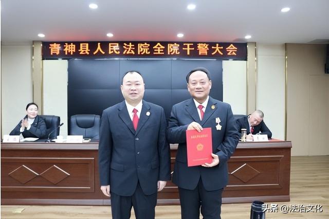 青神县人民法院:表彰先进典型 部署2025年重点工作