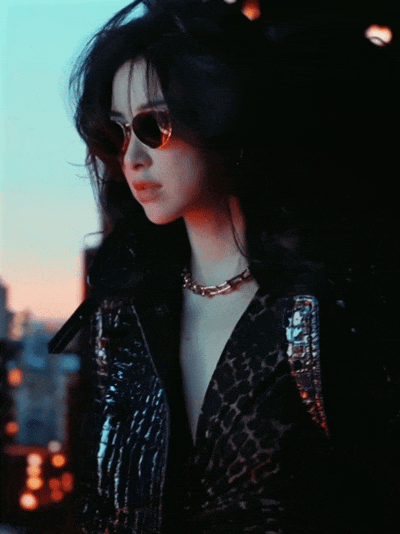 女星朱珠港风女郎写真大片,红唇烟熏妆凌乱发丝神秘美艳