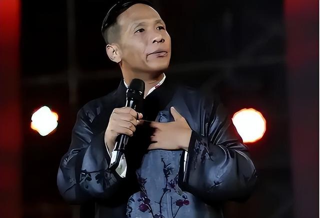 男人有钱就变坏?结婚七年成名之后却坚决原配离婚,如今他后悔不