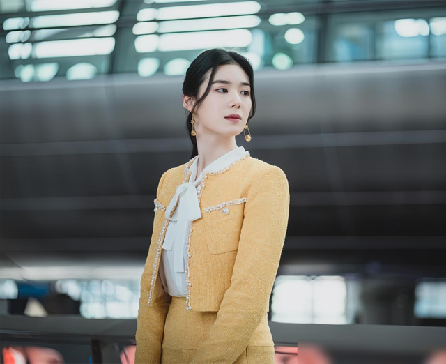 被剪短发的郑恩彩惊艳！“千金脸”变风度翩翩贵公子，怎么做到的