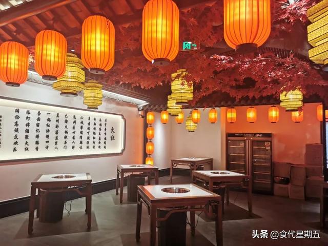邓伦的火社二店即将开业，一起看看什么叫“火社红”