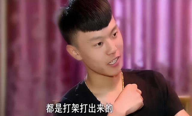4位最成功的变形记主角：有人当武警，有人成顶流，个个今非昔比