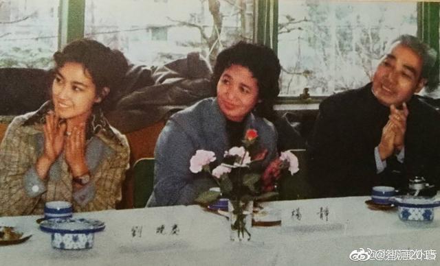 63岁刘晓庆晒35年前旧照,与三浦友和同框美到发光!