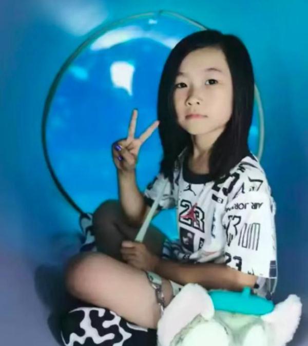 岳云鹏2个女儿正面照曝光,7岁大女儿简直和岳云鹏复制粘贴