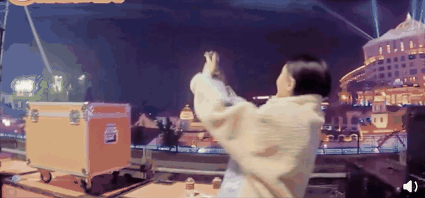 杨丞琳李荣浩分开300天终相见，相恋五年甜度不减，单身汪酸了