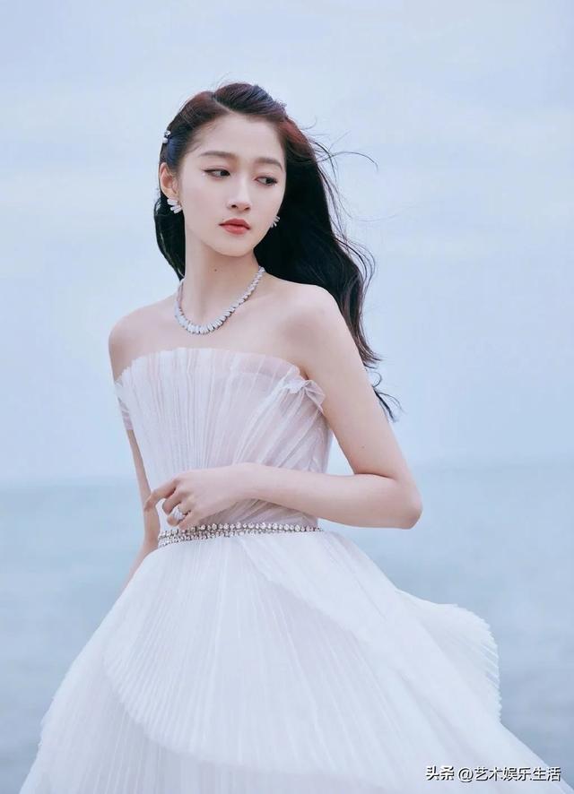 关晓彤,出演过119部影视剧
