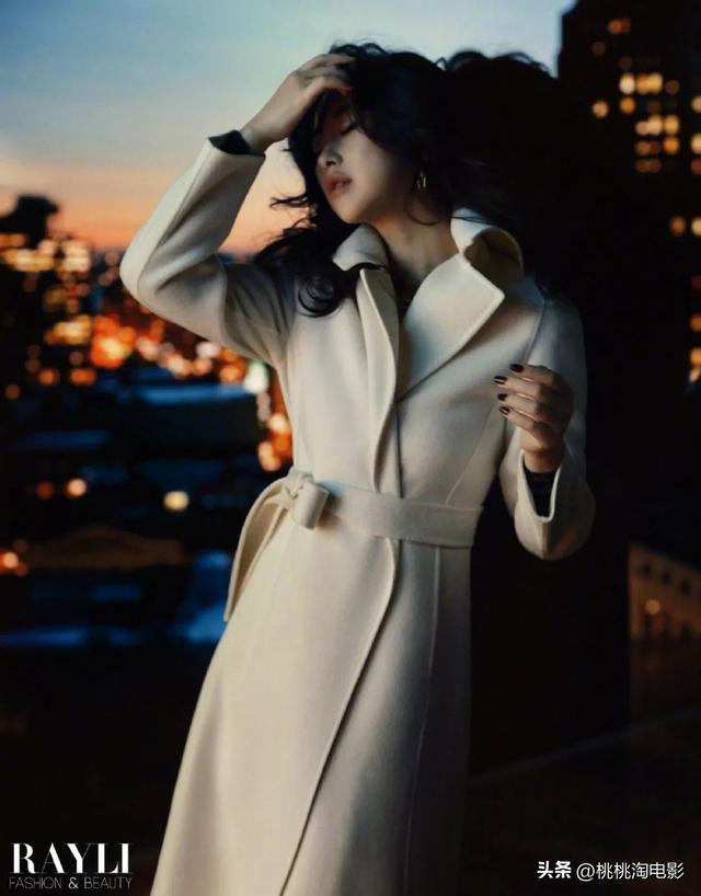 女星朱珠港风女郎写真大片,红唇烟熏妆凌乱发丝神秘美艳