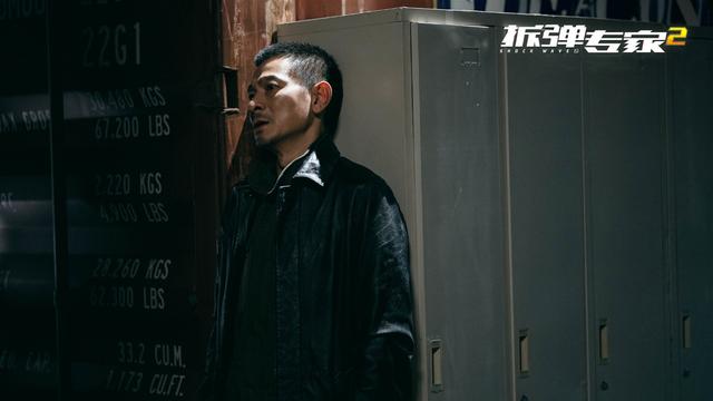 《拆弹专家2》:别为潘乘风叫冤,他本就是警队的“定时炸弹”