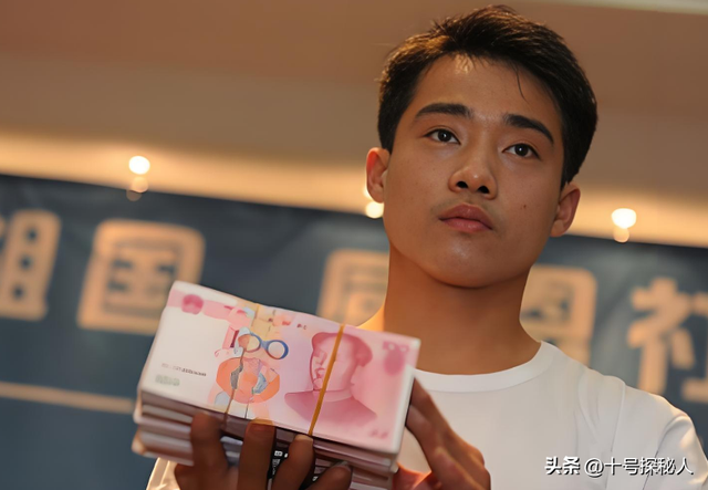 他是体操冠军，却因多次行窃被判入狱，靠街头卖艺乞讨为生