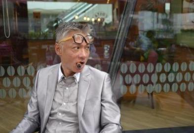 他被称为“香港第一美男”,曾拒绝林青霞表白,如今被妻子抛弃