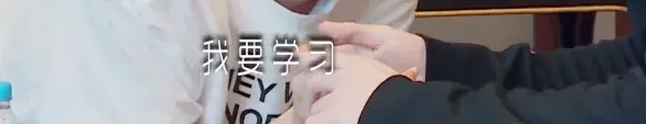 范丞丞私下生活曝光,吃喝玩乐打游戏,粉丝怒其不争劝其考大学