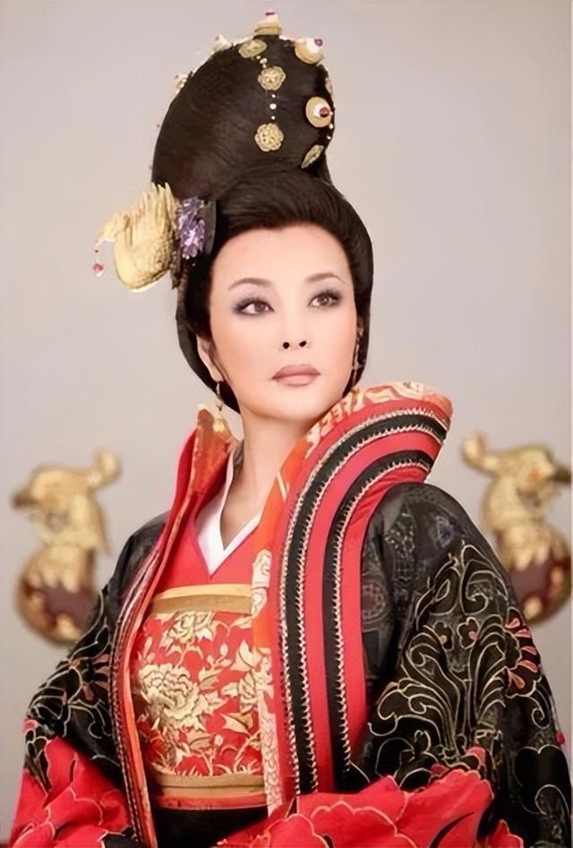 65岁的刘晓庆居然还能怀孕,曾经4次婚姻2次出轨,老公是怎么想的