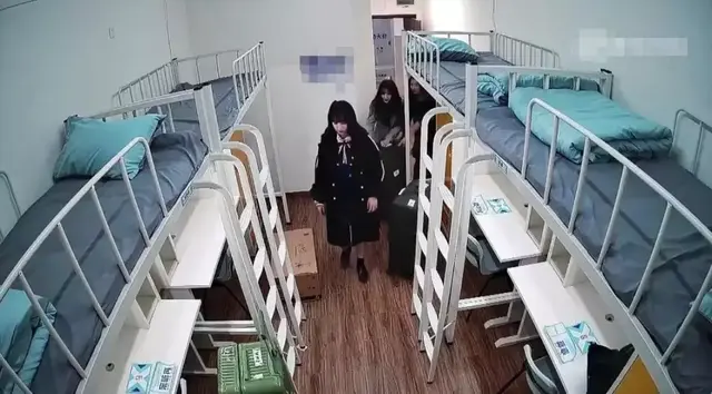 四代选秀宿舍:女生被迫住甲醛房,浑身过敏得哮喘,男生却很正常