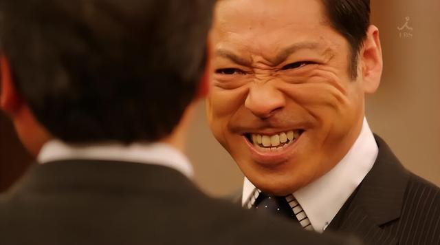 日本老戏骨被曝光猥亵女性,脱下对方内衣闻气味还直接摸胸