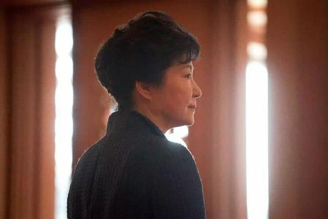 一张泳装照揭开朴槿惠青葱岁月,15岁的她竟如此迷人!