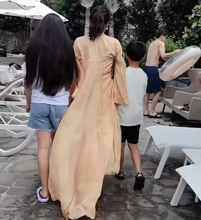 大S女儿状态令人担忧,和继母马筱梅相处很拘谨!没穿内衣惹争议