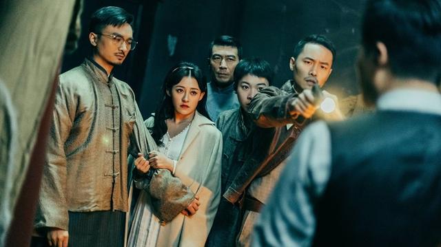 《寻凶》上映,女性捆绑海报,软情色开头,成烂俗电影标配