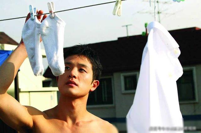 韩国男同伦理电影《绝不后悔》:一段超越世俗偏见、直抵人心的爱