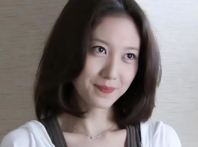 《六姊妹》不会演少女就别尬演,42岁的高露一出场才明白差距在哪