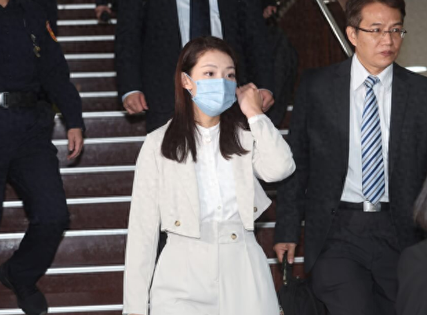 台媒:新竹市长高虹安涉贪污案,一审被判刑7年4个月